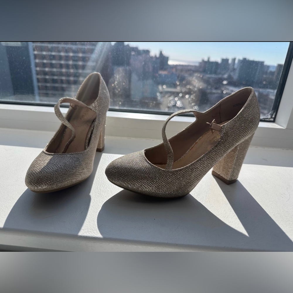 Gold Glitter Round Toe Heel Pumps